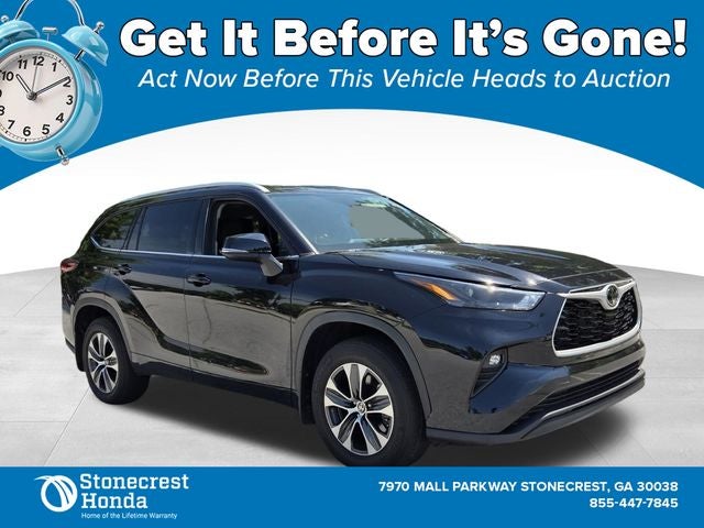 2022 Toyota Highlander XLE in Midnight Black Metallic — front three-quarter view